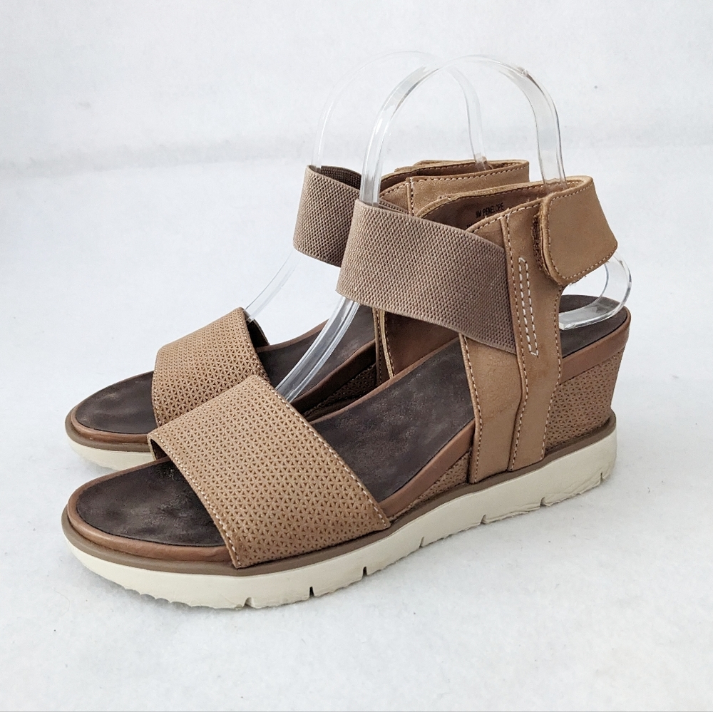 Women's Tan Wedge Sandals with Elastic Strap - Picture 3 of 11